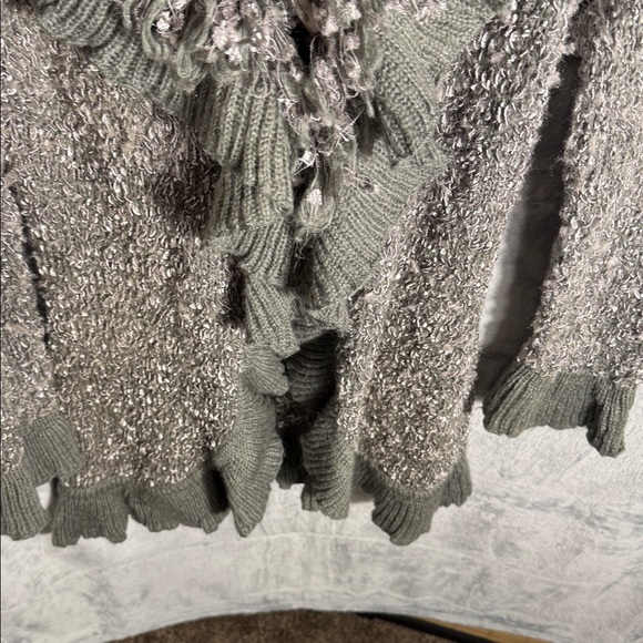 Sisters Cardigan Sweater XL Gray ruffled fringe accent single‎ button closure - Picture 4 of 12